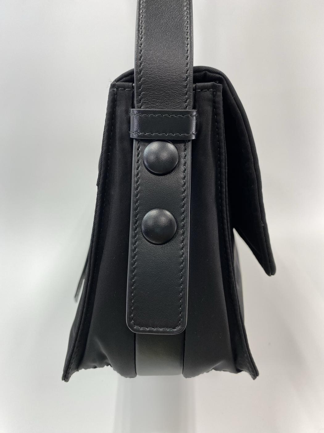 PRADA 普拉达 小号加衬再生尼龙单肩包 黑色 管理编号：11022