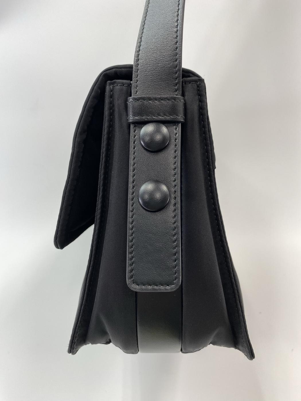 PRADA 普拉达 小号加衬再生尼龙单肩包 黑色 管理编号：11022