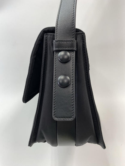 PRADA 普拉达 小号加衬再生尼龙单肩包 黑色 管理编号：11022