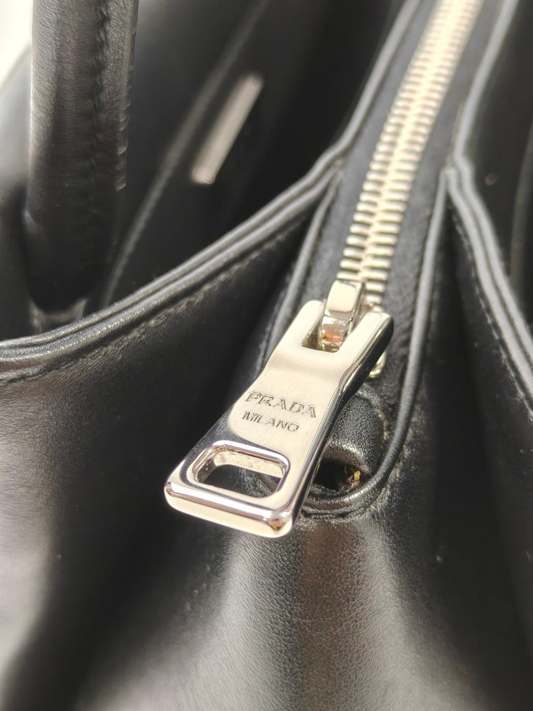 PRADA プラダ レザー トートバッグ ワンショルダー ブラック 管理番号：11325