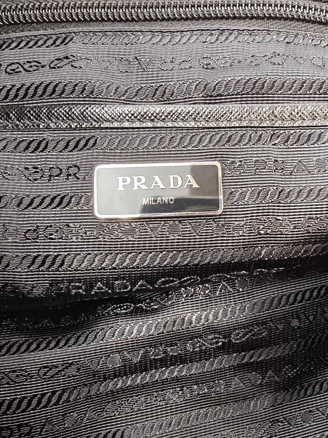 PRADA プラダ ナイロン 三角ロゴ付き バックパック ブラック 管理番号：11536