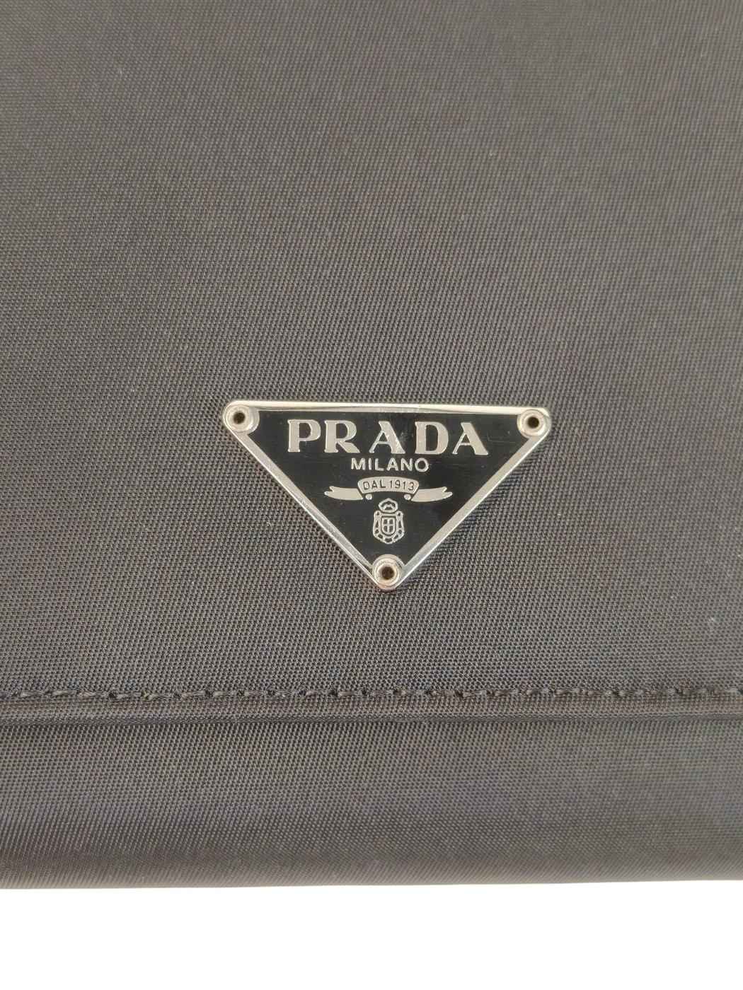 PRADA プラダ 三角ロゴ付き 二つ折り長財布 ブラック 管理番号：11546