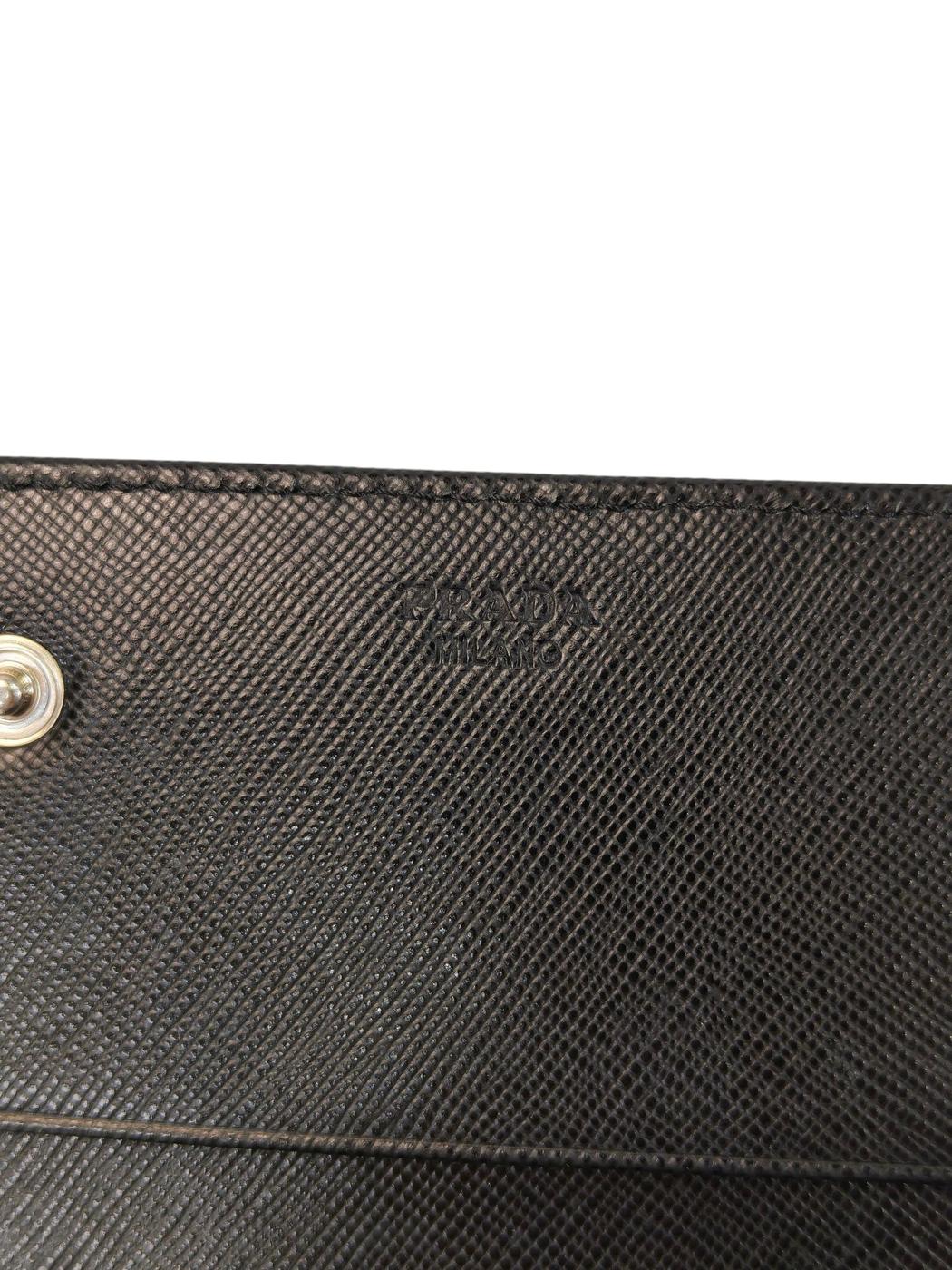 PRADA プラダ 三角ロゴ付き 二つ折り長財布 ブラック 管理番号：11546