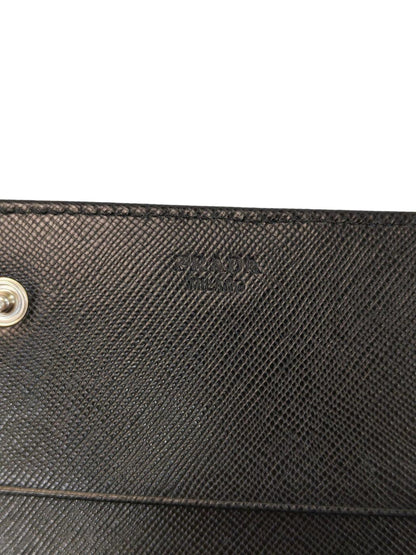 PRADA プラダ 三角ロゴ付き 二つ折り長財布 ブラック 管理番号：11546