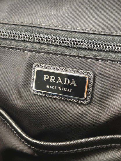 PRADA プラダ 三角ロゴ付き ナイロン ボディーバッグ バックパック ブラック　 管理番号：11548
