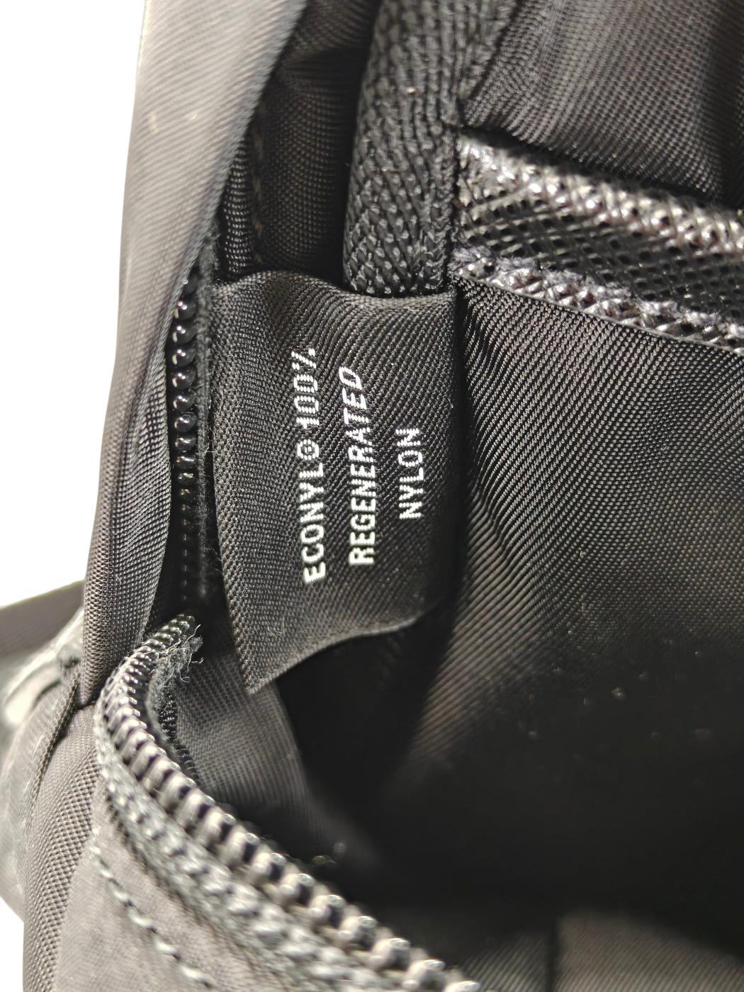 PRADA プラダ 三角ロゴ付き ナイロン ボディーバッグ バックパック ブラック　 管理番号：11548