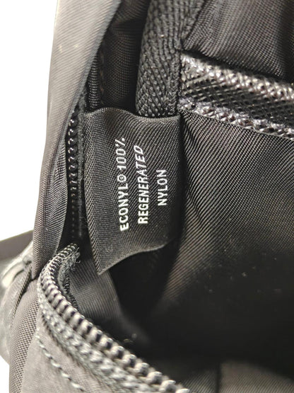 PRADA プラダ 三角ロゴ付き ナイロン ボディーバッグ バックパック ブラック　 管理番号：11548