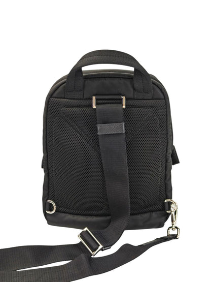PRADA プラダ 三角ロゴ付き ナイロン ボディーバッグ バックパック ブラック　 管理番号：11548