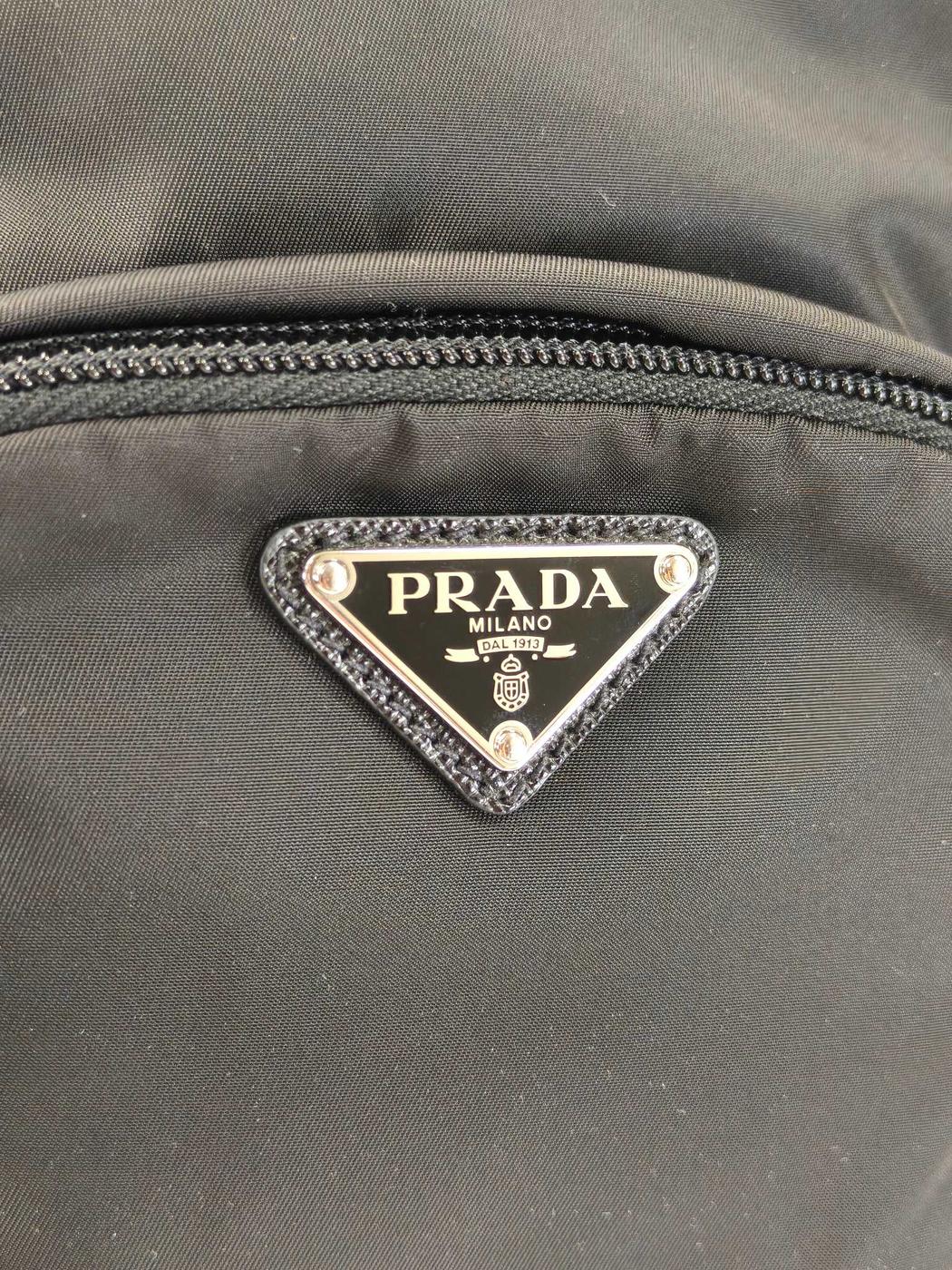 PRADA プラダ 三角ロゴ付き ナイロン ボディーバッグ バックパック ブラック　 管理番号：11548
