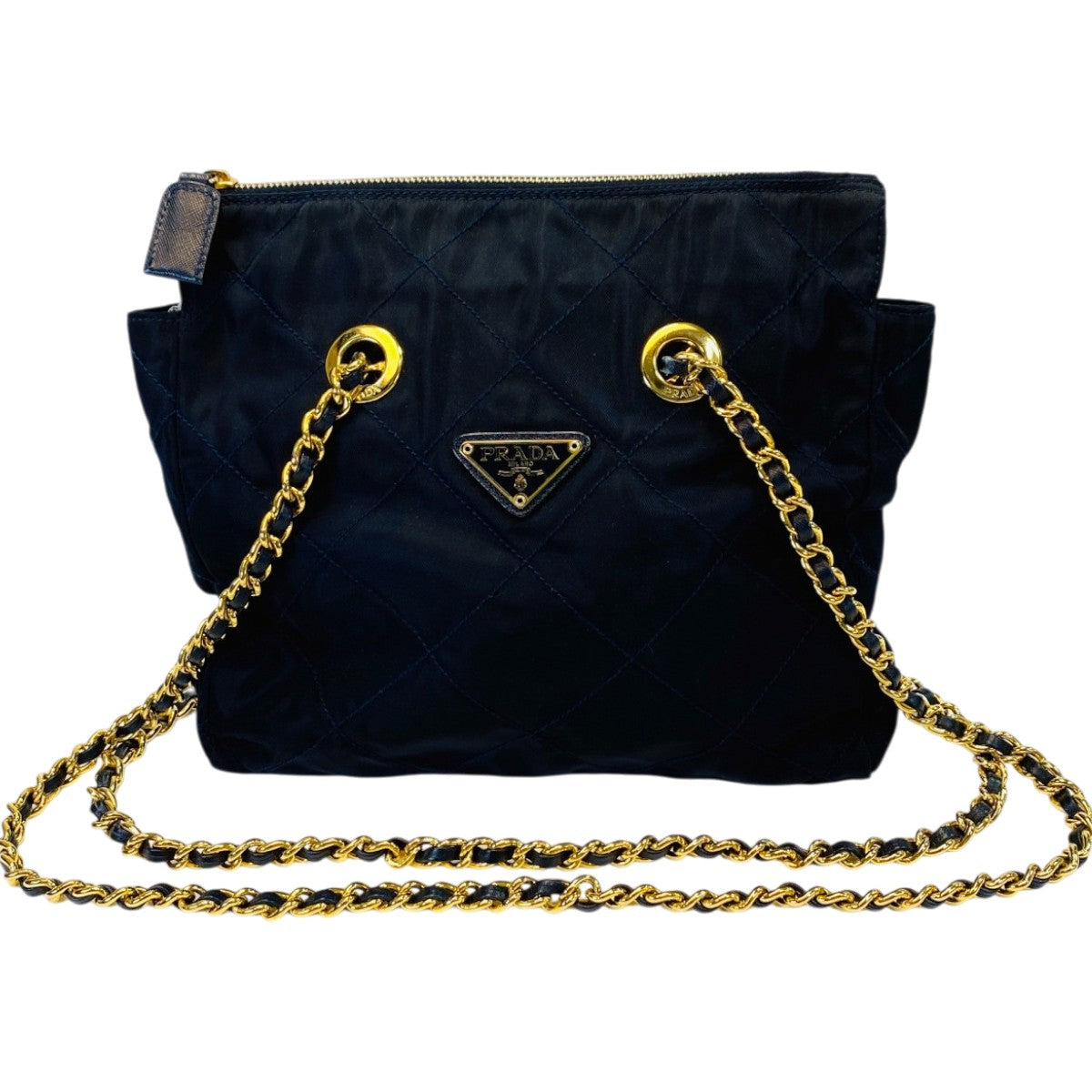 PRADA 黑色尼龙材质三角形Logo绗缝链条单肩包。参考编号：9641。