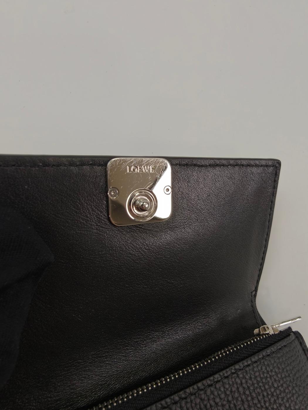 LOEWE Anagram 竖款三折钱包，黑色，参考编号：10339
