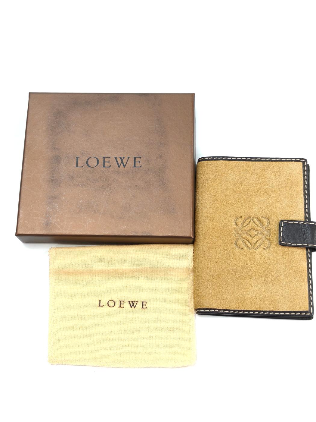 LOEWE 驼色麂皮对折钱包 参考编号：10363