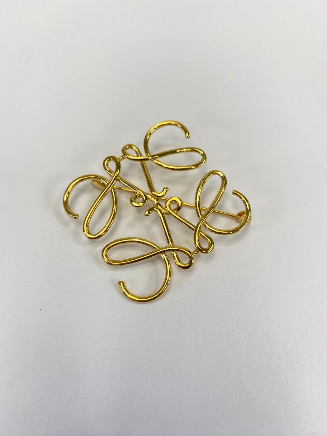 LOEWE Anagram 胸针 金色 控制编号：9546