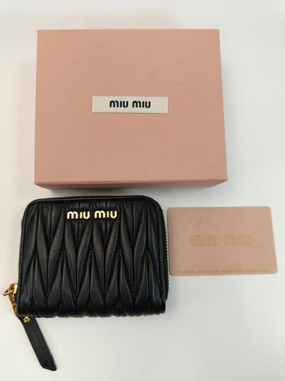 miumiu 缪缪 Matelasse 马特拉塞零钱包 卡包 迷你钱包 黑色 管理编号：10866