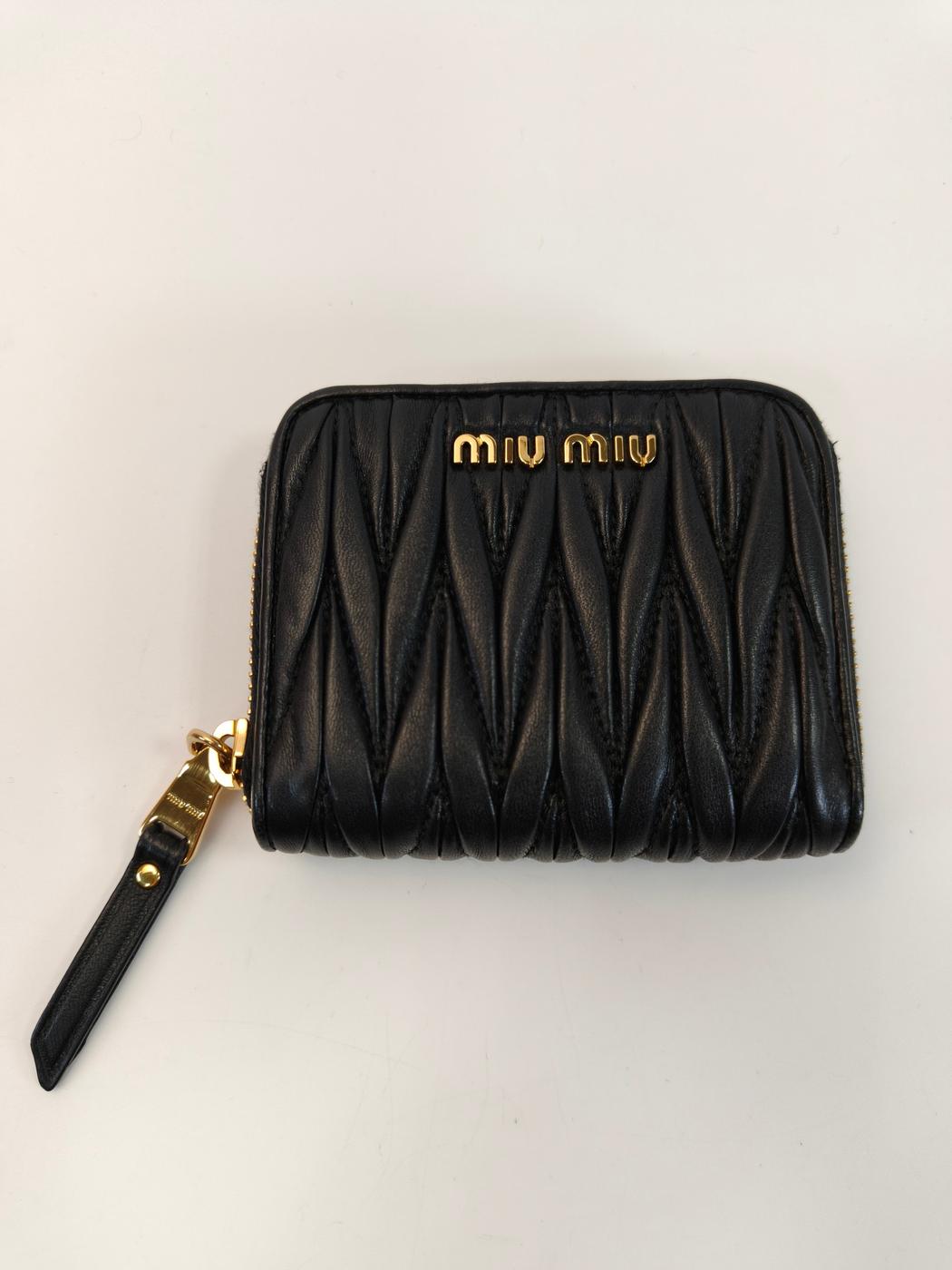 miumiu 缪缪 Matelasse 马特拉塞零钱包 卡包 迷你钱包 黑色 管理编号：10866