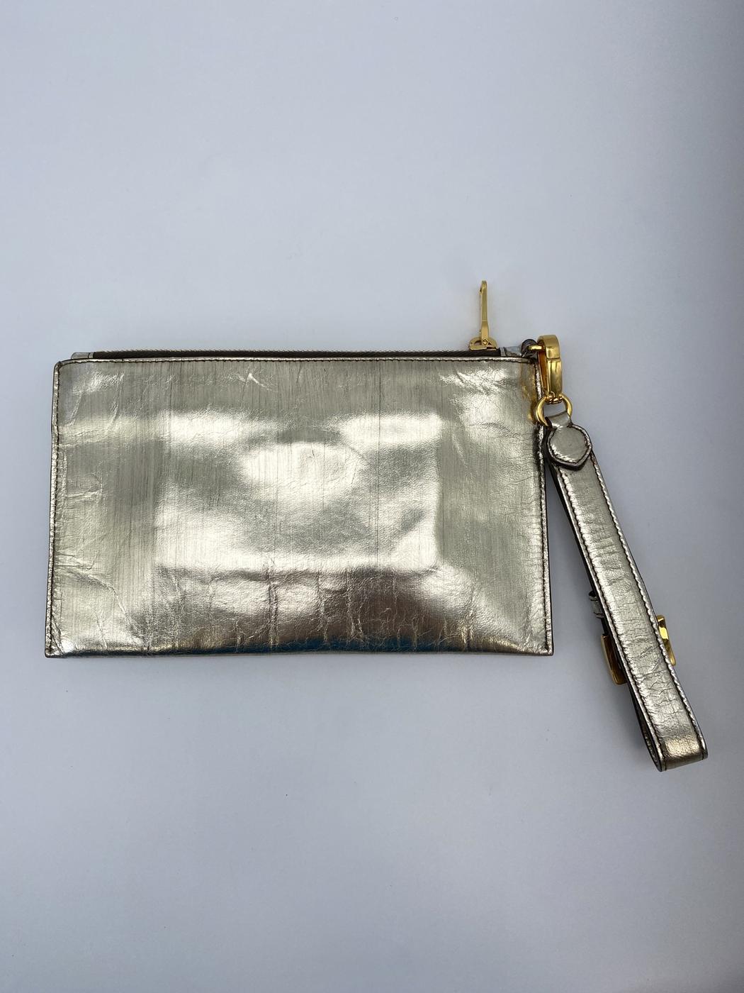 ミュウミュウ クラッチバッグ トラベルポーチ 2way ゴールド 管理番号：8901