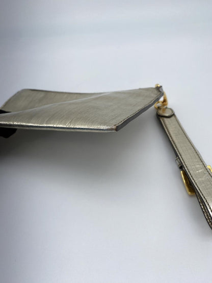 ミュウミュウ クラッチバッグ トラベルポーチ 2way ゴールド 管理番号：8901