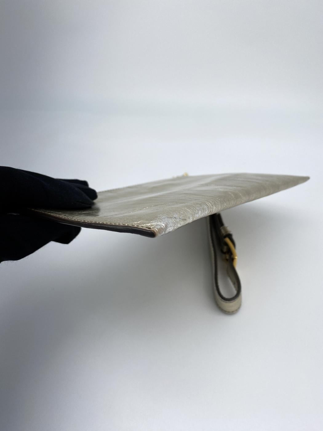 ミュウミュウ クラッチバッグ トラベルポーチ 2way ゴールド 管理番号：8901