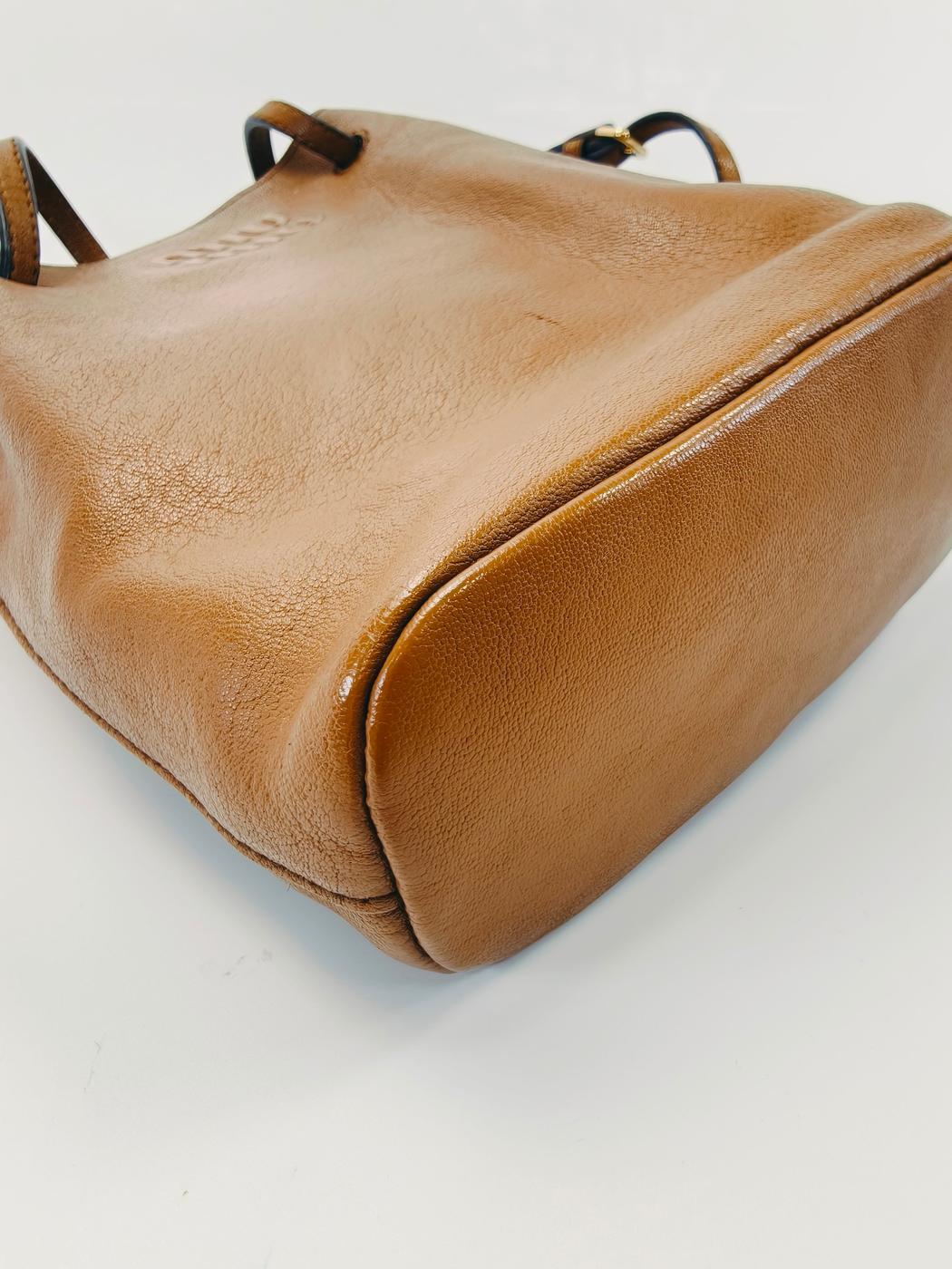 MIU MIU ミュウミュウ ナッパレザー ミニバッグ ミニショルダーバッグ ポシェット 巾着 ブラウン 斜め掛け 5NF460 管理番号：9739