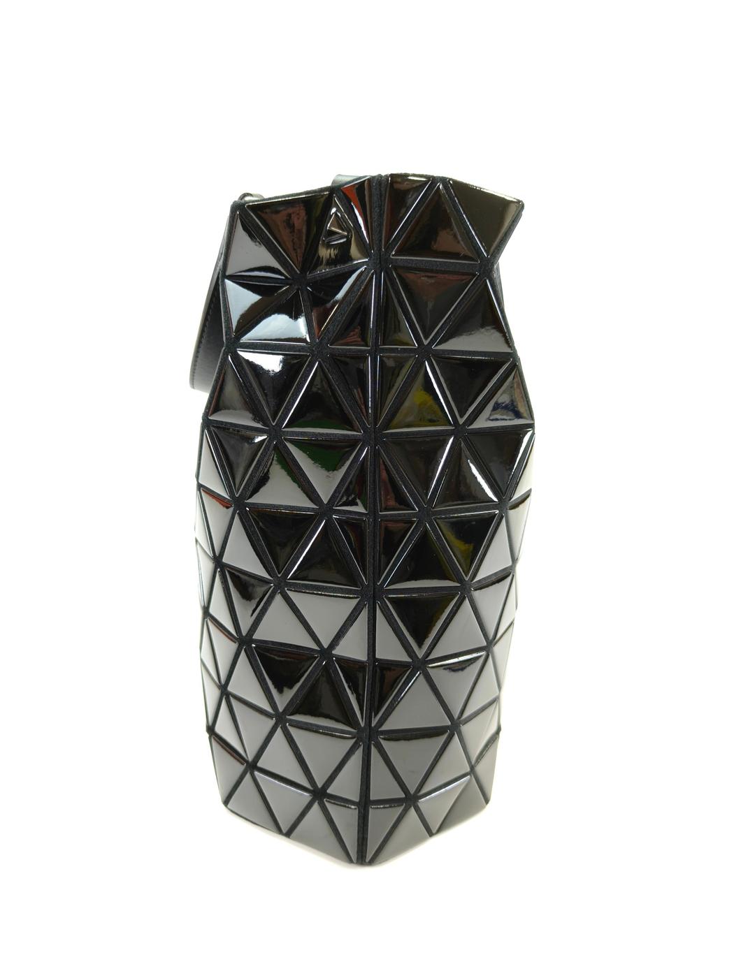 宝宝 ISSEY MIYAKE 水晶光泽两用手提包/单肩包，黑色。参考编号：10432。