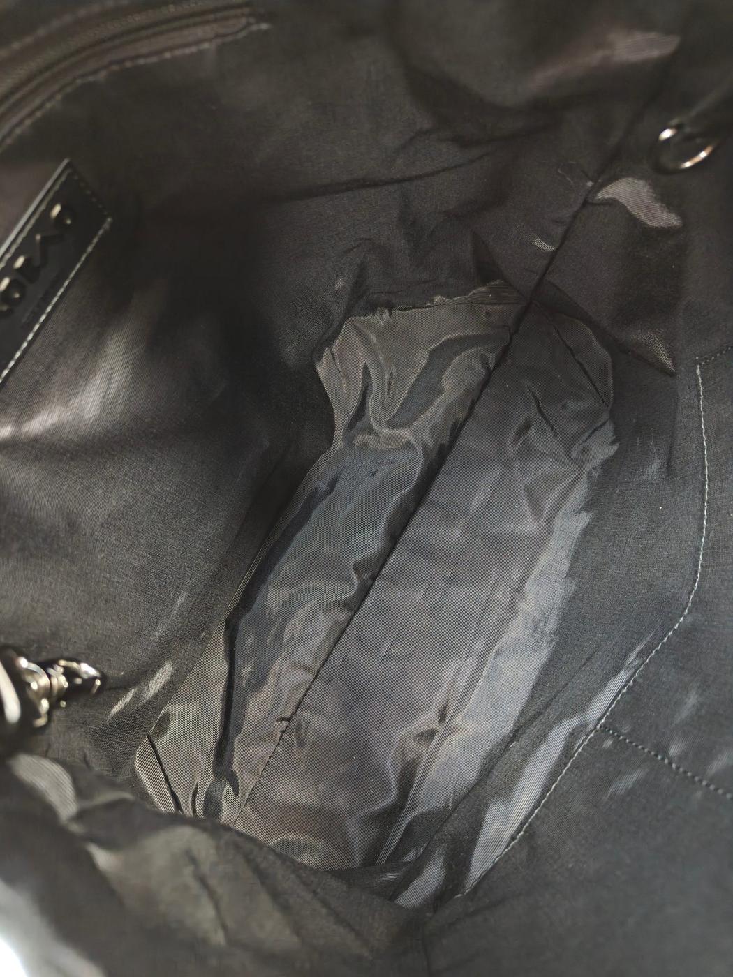 宝宝 ISSEY MIYAKE 水晶光泽两用手提包/单肩包，黑色。参考编号：10432。