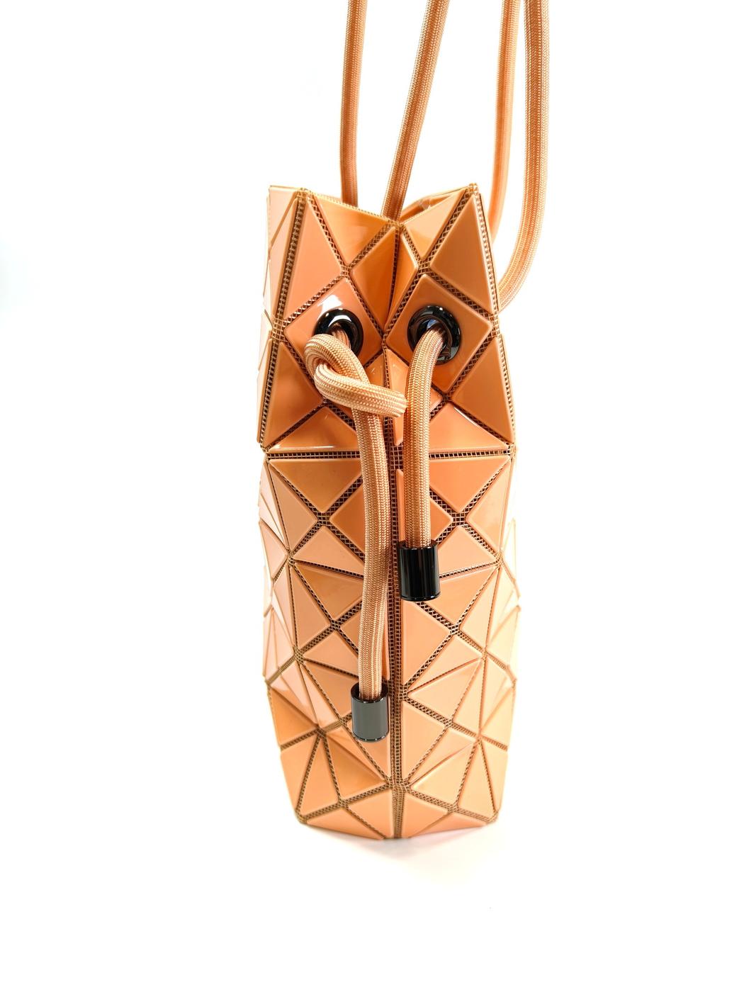 ISSEY MIYAKE INC バオバオ WRING ONE TONE ショルダーバッグ アプリコット 管理番号：10922