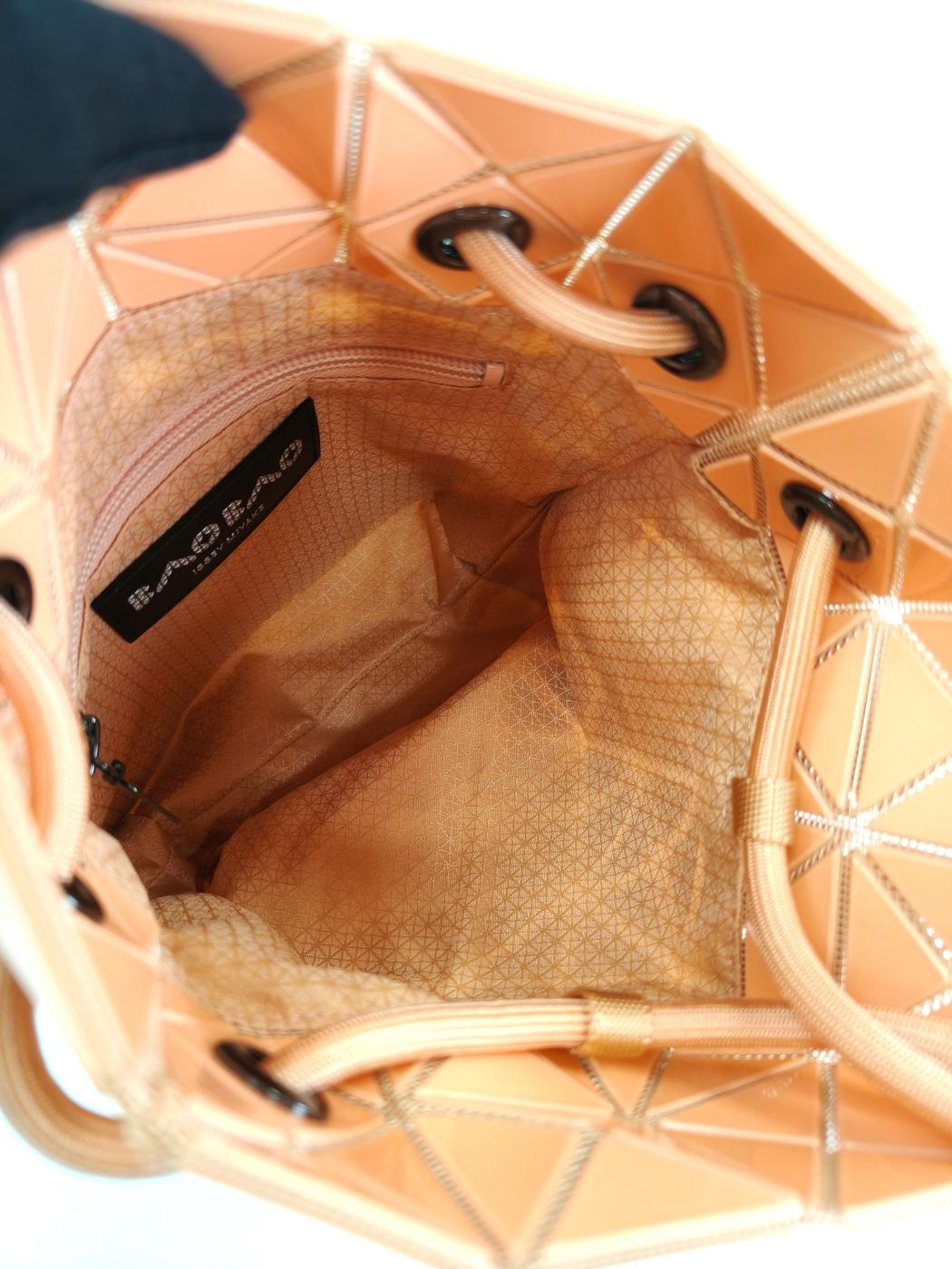 ISSEY MIYAKE INC バオバオ WRING ONE TONE ショルダーバッグ アプリコット 管理番号：10922