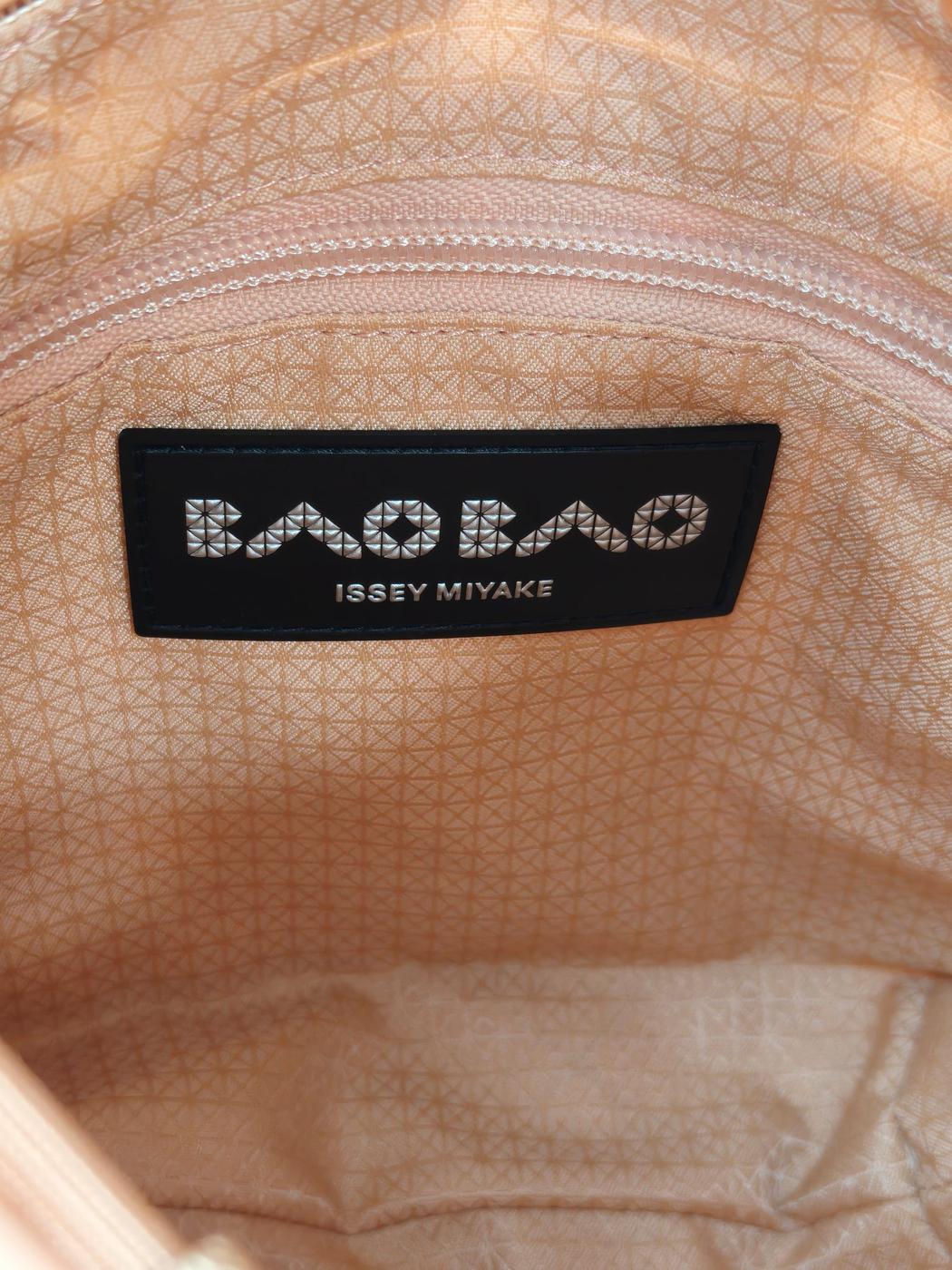 ISSEY MIYAKE INC バオバオ WRING ONE TONE ショルダーバッグ アプリコット 管理番号：10922
