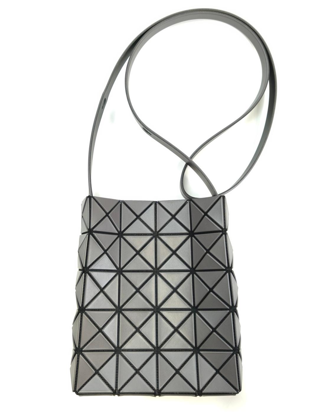 BAOBAO ISSEY MIYAKE バオバオ PRISM MATTE ショルダーバッグ グレー 管理番号：11131