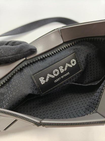 BAOBAO ISSEY MIYAKE バオバオ ショルダーバッグ グレー 管理番号：11132