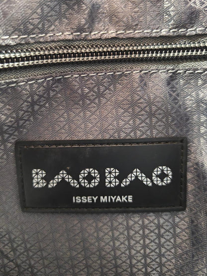 BAOBAO ISSEY MIYAKE バオバオ イッセイ ミヤケ ショルダーバッグ ピンク 管理番号：11392