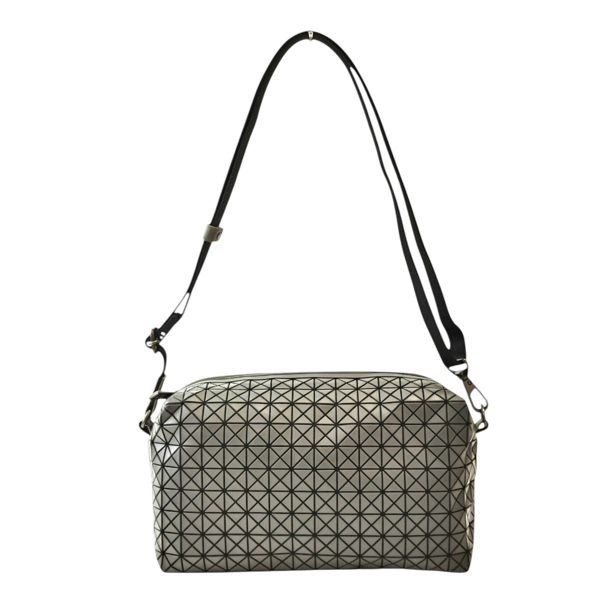 ISSEY MIYAKE イッセイミヤケ BAOBAO サドルバック ワントーンショルダー グレー 管理番号：11770