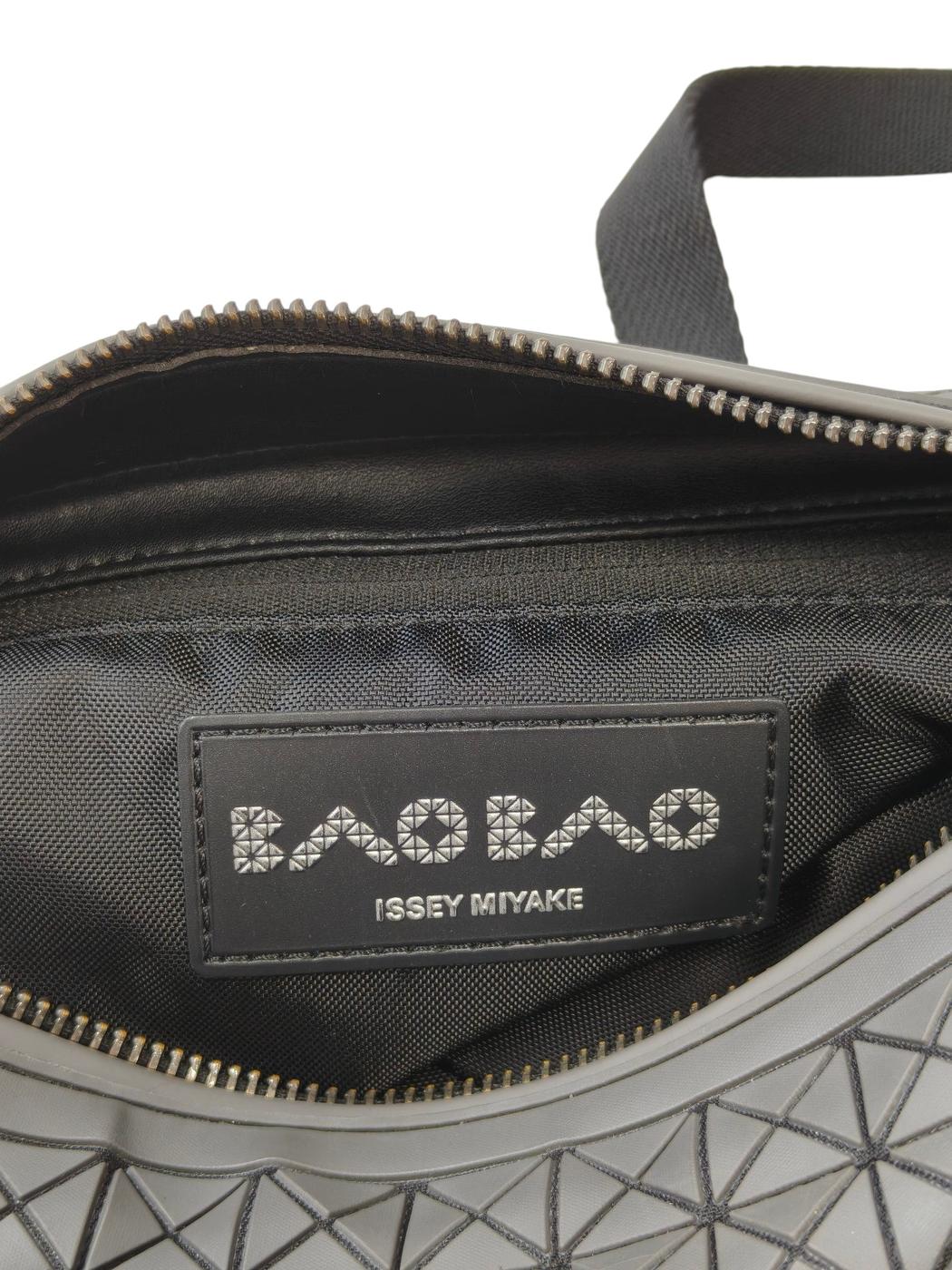 ISSEY MIYAKE イッセイミヤケ BAOBAO サドルバック ワントーンショルダー グレー 管理番号：11770