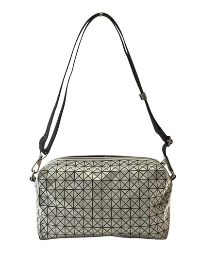 ISSEY MIYAKE イッセイミヤケ BAOBAO サドルバック ワントーンショルダー グレー 管理番号：11770
