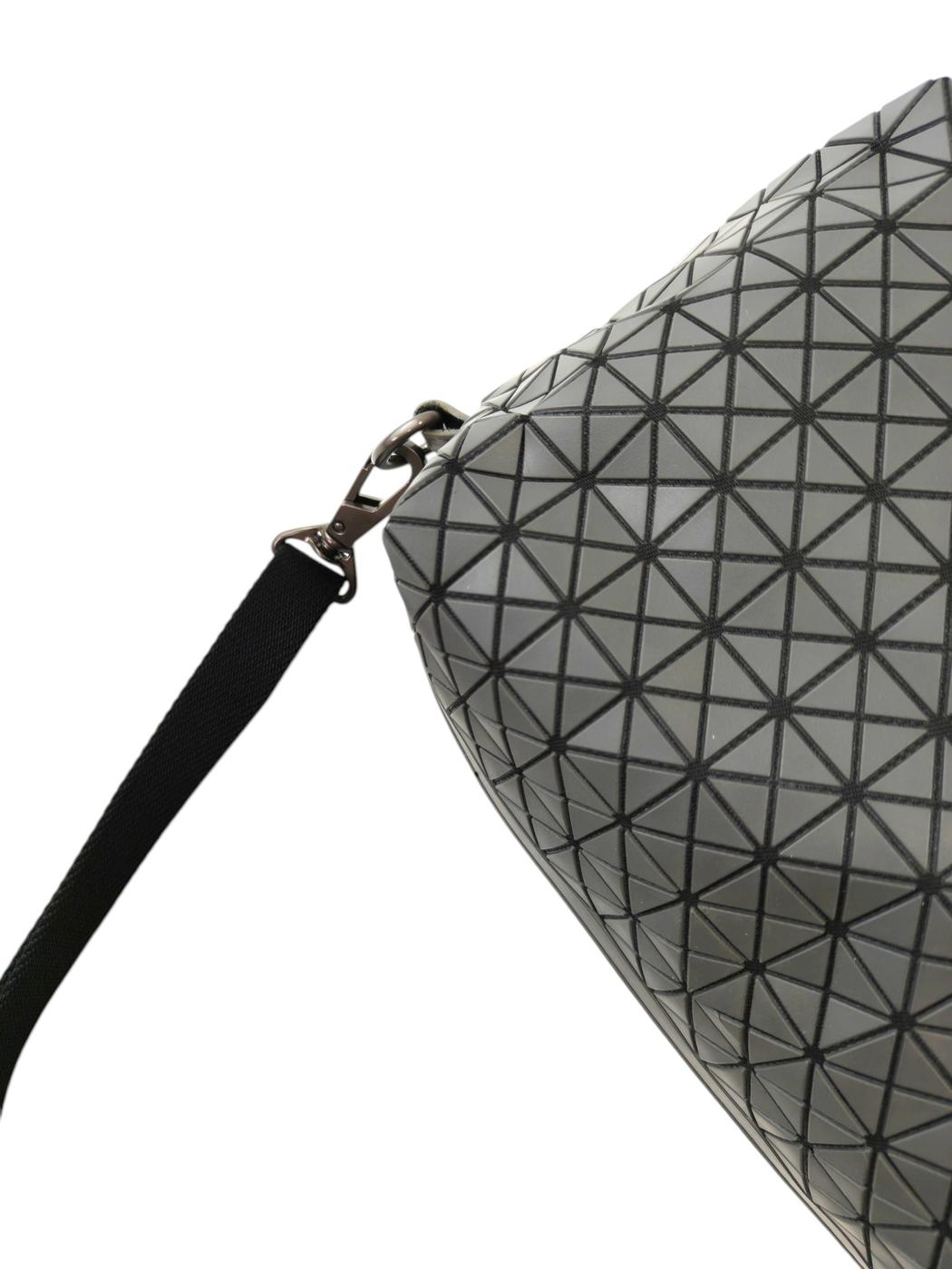 ISSEY MIYAKE イッセイミヤケ BAOBAO サドルバック ワントーンショルダー グレー 管理番号：11770