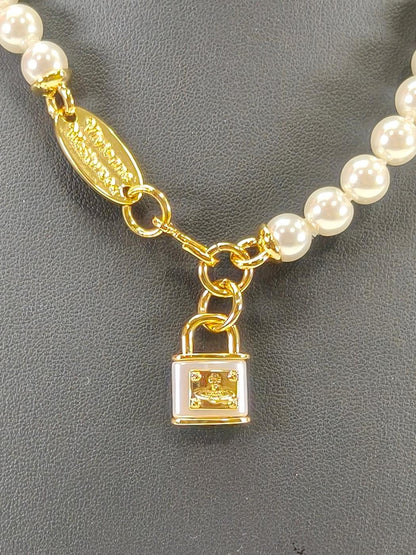Vivienne Westwood 金色珍珠锁项链。产品编号：10450