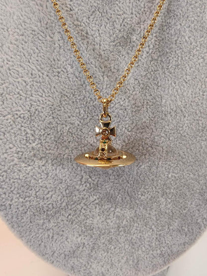Vivienne Westwood Petit Orb 金色镶钻项链。参考编号：10462。