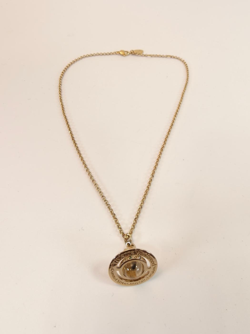 Vivienne Westwood Petit Orb 金色镶钻项链。参考编号：10462。