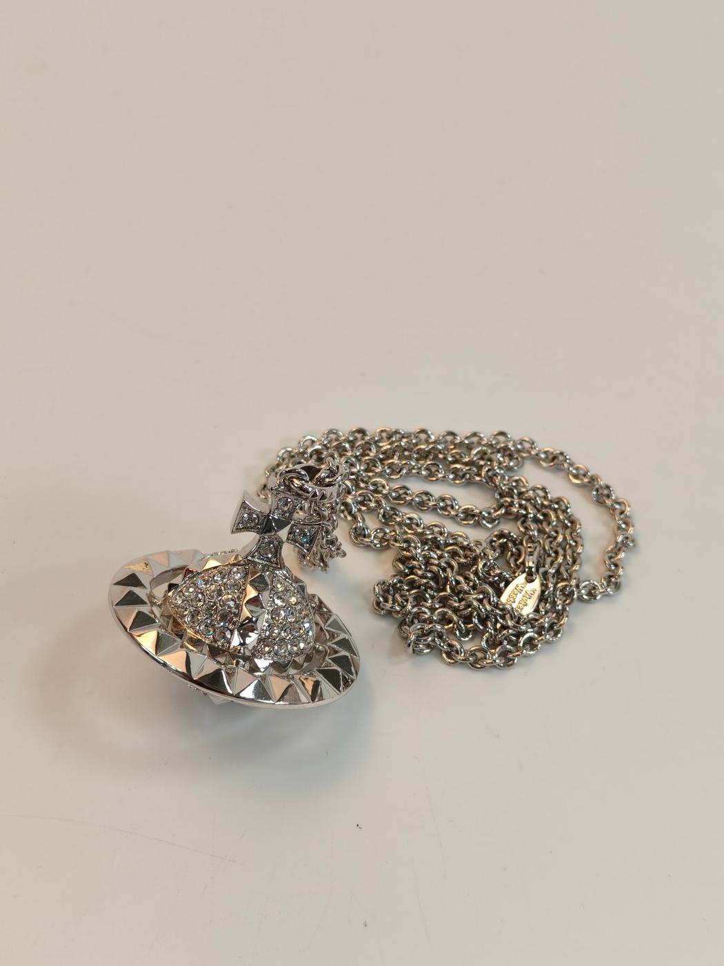 Vivienne Westwood Mayfair Large Orb Necklace Silver Model Number: 10792