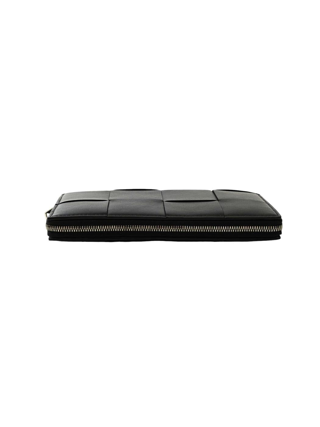 BOTTEGA VENETA Maxi Intrecciato Cassette Long Wallet Black Control Number: 11823