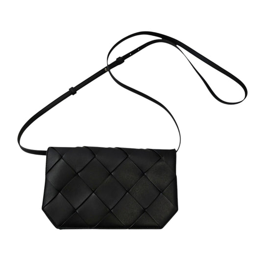 BOTTEGA VENETA Cassette Maxi Intrecciato Shoulder Bag Black Management Number: 11848