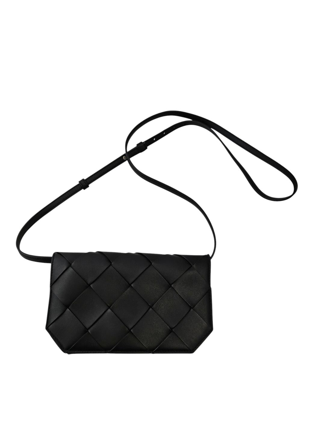 BOTTEGA VENETA Cassette Maxi Intrecciato Shoulder Bag Black Management Number: 11848