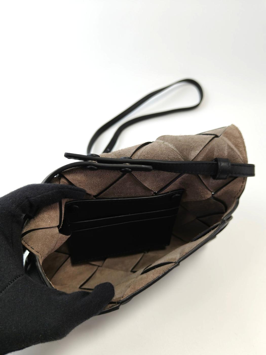 BOTTEGA VENETA Cassette Maxi Intrecciato Shoulder Bag Black Management Number: 11848