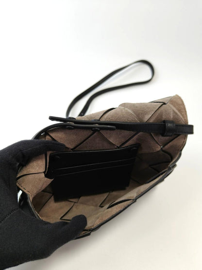 BOTTEGA VENETA Cassette Maxi Intrecciato Shoulder Bag Black Management Number: 11848