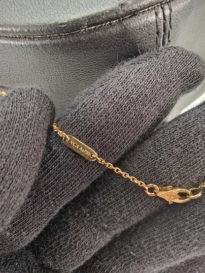 Van Cleef &amp; Arpels Sweet Alhambra Pendant Necklace with Carnelian, Reference Number: 10322