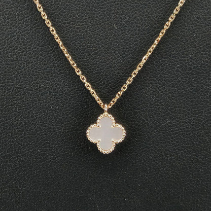 梵克雅宝 (Van Cleef &amp; Arpels) Sweet Alhambra 18K 白金吊坠项链。参考编号：9877。