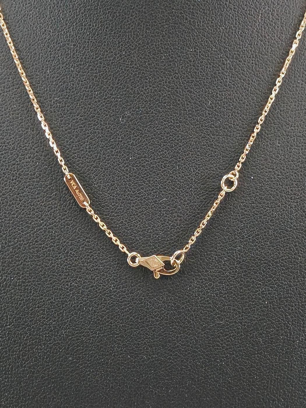 梵克雅宝 (Van Cleef &amp; Arpels) Sweet Alhambra 18K 白金吊坠项链。参考编号：9877。