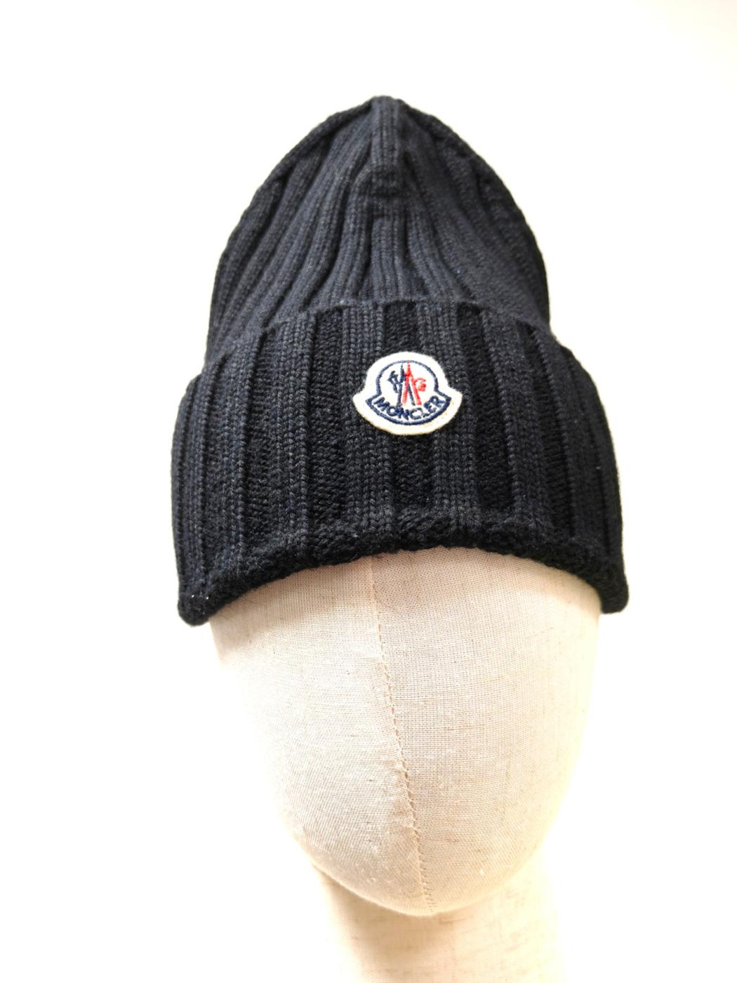 MONCLER 针织帽，罗纹饰有品牌标志贴片，黑色。货号：10453