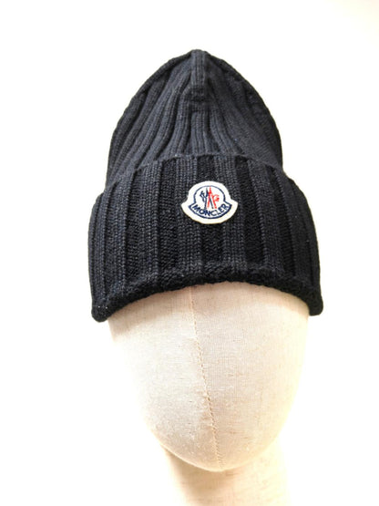 MONCLER 针织帽，罗纹饰有品牌标志贴片，黑色。货号：10453